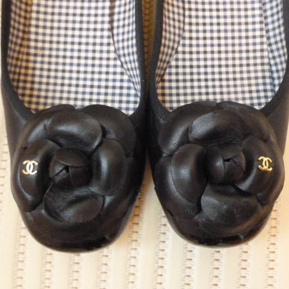 Chanel CC Logo Camellia Flower Low Heel Pumps - Picture 4 of 11
